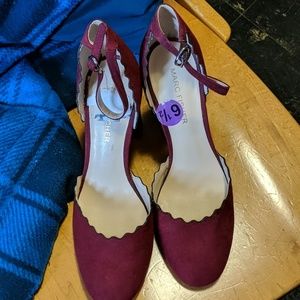 Scallop detailed heels